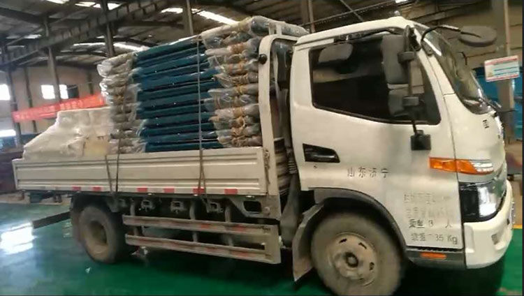 一批無壓風(fēng)門在山東礦安生產(chǎn)車間生產(chǎn)完成，裝車發(fā)貨