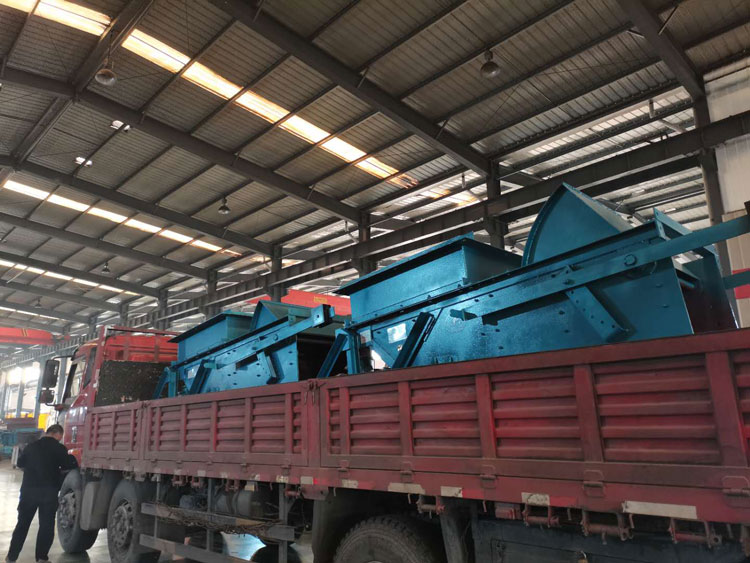 山東礦安機電一批往復(fù)式給煤機裝車發(fā)貨