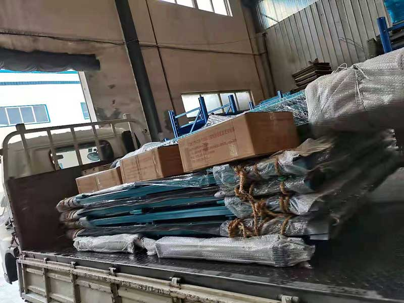 山東礦安又一批無壓風(fēng)門裝車發(fā)貨