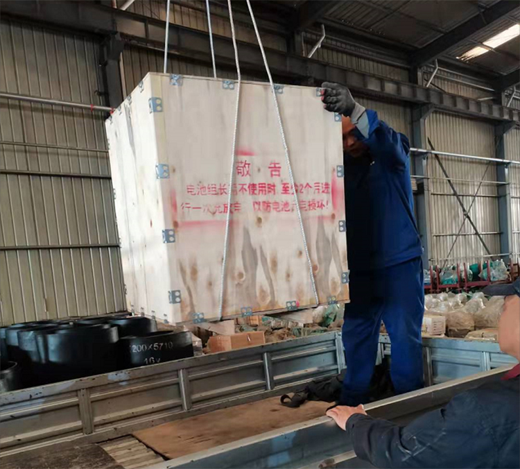 山東礦安機(jī)電一批礦用鋰離子蓄電池電源發(fā)往貴州貴陽