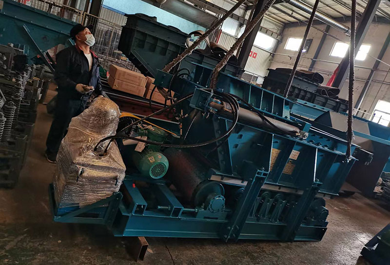 山東礦安機(jī)電生產(chǎn)的甲帶式給煤機(jī)裝車發(fā)貨