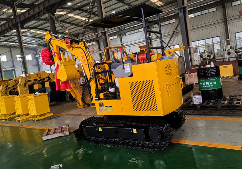 礦安機電生產(chǎn)的小型挖掘機裝車發(fā)貨