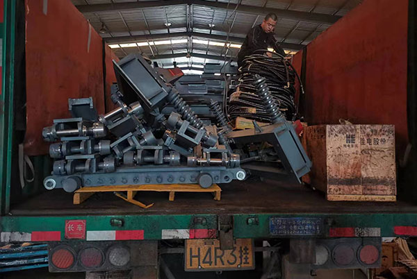 客戶定制的銷齒操車成套設備裝車發(fā)貨