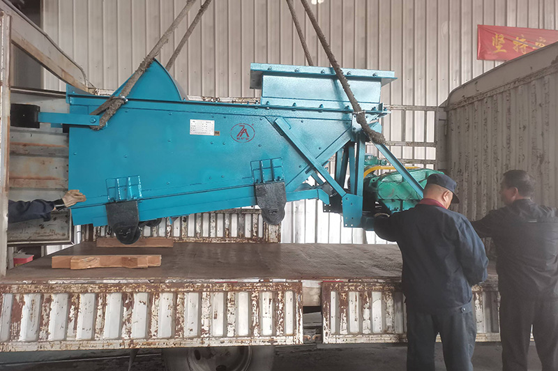 山東礦安機(jī)電生產(chǎn)的往復(fù)式給煤機(jī)發(fā)往山西長治